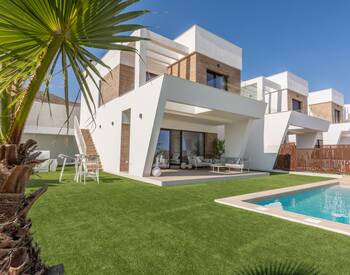 Detached Villas Close to the Beaches of Alicante 1
