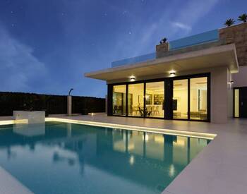 Excellent Villas with a Private Garden and Swimming Pool in Orihuela 2