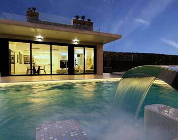 Excellent Villas with a Private Garden and Swimming Pool in Orihuela 1