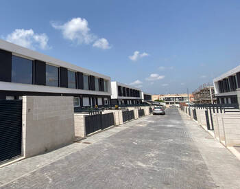 Modernt Designade Tvåvåningshus I Gran Alacant 1