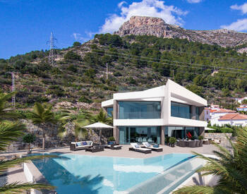 Luxury Designed Villas with Private Pool in Calpe Alicante 1