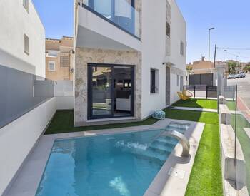 Chic House Within Walking Distance of the Beach in Costa Blanca 1