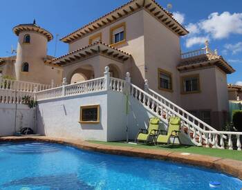 La Zenia İspanya'da İndirimli Satılık 4+2 Müstakil Villa 1