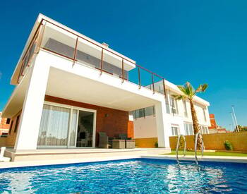 Well-located Santa Pola Villas for Sale on Costa Blanca 1