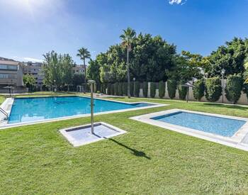 Villa Nearby Beach in Complex with Pool in El Campello Alicante 1