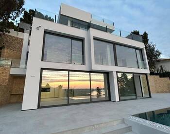 Luxury Villa with Stunning Views in Altea Alicante 1