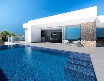 Perfectly-located Houses with Sea Views in Alicante 1