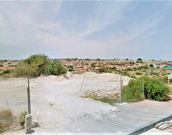 Land in a Tranquil Area Near the Beach in Alicante La Marina 1