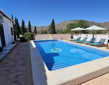 Well-located Country House with Private Pool in Alicante 1