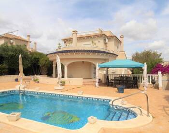Key-ready Detached Villa with a Private Pool in Orihuela Spain 1