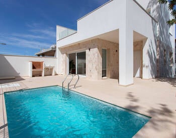 فلل منفصلة مع حمامات سباحة خاصة وحدائق في أليكانتي 1