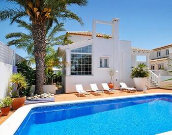 5-bedroom Detached House with Pool in La Marina Alicante 1