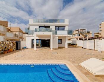 Luxury Villa with Pool and Sea Views in Torrevieja 2