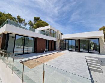 Alicante Moraira'da 4 Yatak Odalı Geniş Müstakil Villa 1