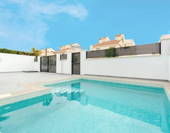 Casas Independientes Con Piscina Privada En Torrevieja Alicante 3
