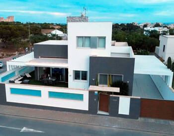 Gemeubileerd Huis Met Zwembad En Parkeerplaats In Alicante 1