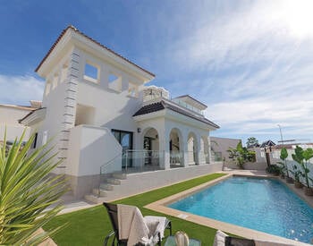 Villa Mit Pool Und Solarium In Ciudad Quesada 1