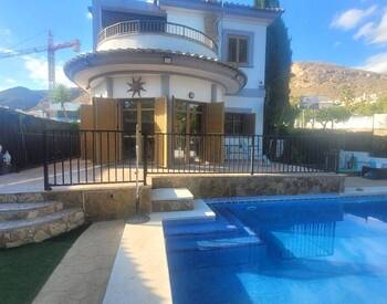 Finestrat'ta Havuzlu Müstakil Akdeniz Evi 3