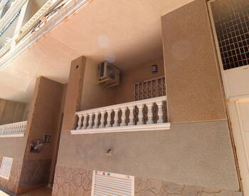 Квартира с балконом и патио в Торревьехе 3