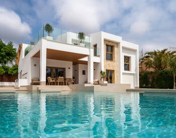 Villa Mit 4 Schlafzimmern Und Pool In Meeresnähe In Orihuela, Alicante 1