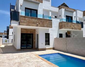 Polop Alicante'de Havuzlu Deniz Manzaralı Villalar 2