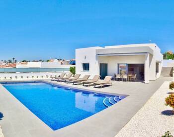 3-bedroom Villas with Private Pool in Alicante Rojales