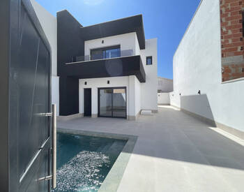 Almoradí’de Havuzlu ve Bahçeli 3 Yatak Odalı Villalar 3