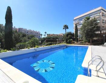 Apartamento De 3 Dormitorios Con Piscina Comunitaria En Orihuela