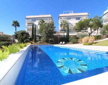 3-bedroom Apartment with Communal Pool in Orihuela 2