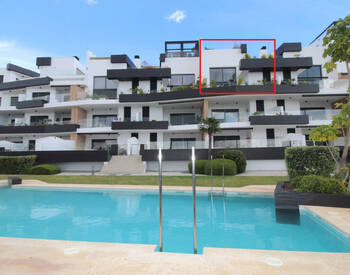 Люкс-квартира с общим бассейном и видом на море в Ориуэле