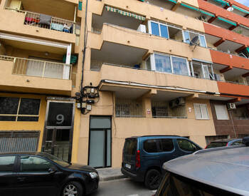 2-bedroom Flat with Balcony in Alicante Torrevieja 2