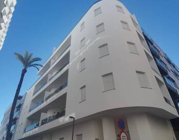 Torrevieja'da Havuzlu Sitede Deniz Manzaralı Daireler 3