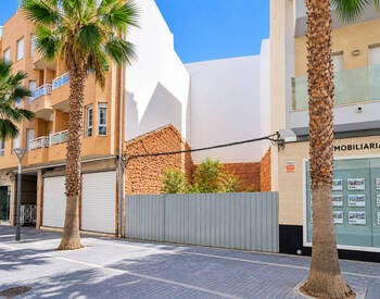 Alicante Torrevieja'da Yatırıma Uygun Satılık Geniş Arsa 1