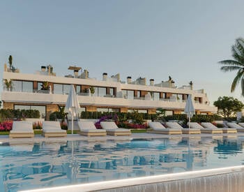 Sea View Townhouses with Communal Amenities in El Campello Alicante