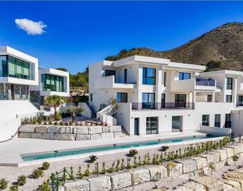 Detached 8-bedroom Villa with Pool in Finestrat Alicante