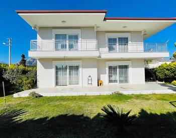 Detached Villa Close to the Sea and All Amenities in Kemer 1