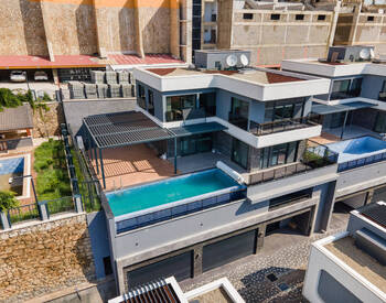 Lyxvillor Med Privat Trädgård Och Havsutsikt I Alanya 1