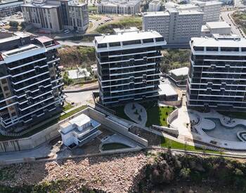 Investment Real Estate in a Complex with On-site Facilities 3