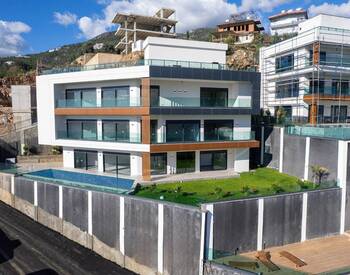 Alanya'da Muhteşem Deniz Manzarası Sunan Havuzlu Villalar 2