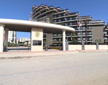 Apartments with Private Garden and Terrace in Antalya Altintas 1