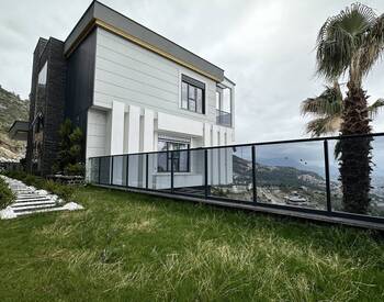Sea View Villa in Alanya's Preferred Area Tepe 1