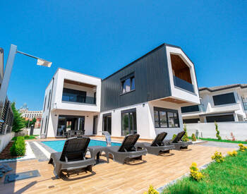 Antalya Belek'te Plaja Yakın Şık Tasarımlı Müstakil Ev 2