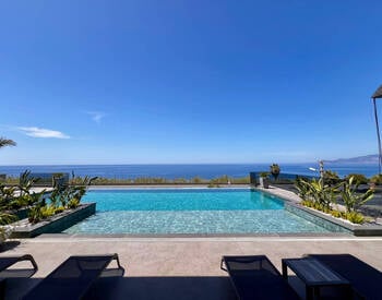 Flat with Private Garden Space on Seafront in Alanya Kargicak 1