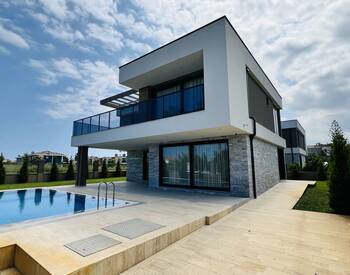 Maison Individuelle De 4 Chambres Au Design Chic À Kemer Antalya 3