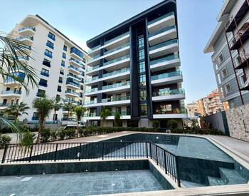 Flats in a Complex Near the Sea in Alanya 1