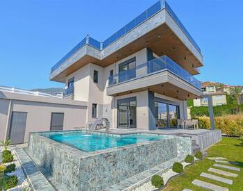 Huis Met Uitzicht Op Zee En De Stad En Zwembad In Alanya 1