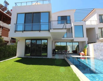 Detached House with Pool Near Golf Course in Belek Antalya 1