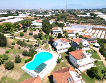 Antalya'da Havuzlu Site İçinde Taşınmaya Hazır Eşyalı Villa 1
