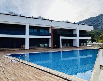 2-bedroom Investment Flat in a Complex with Pool in Antalya Kemer 1