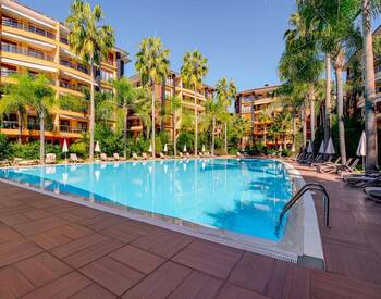 Ready-to-move Flat in a Seafront Complex with Pool in Alanya 1